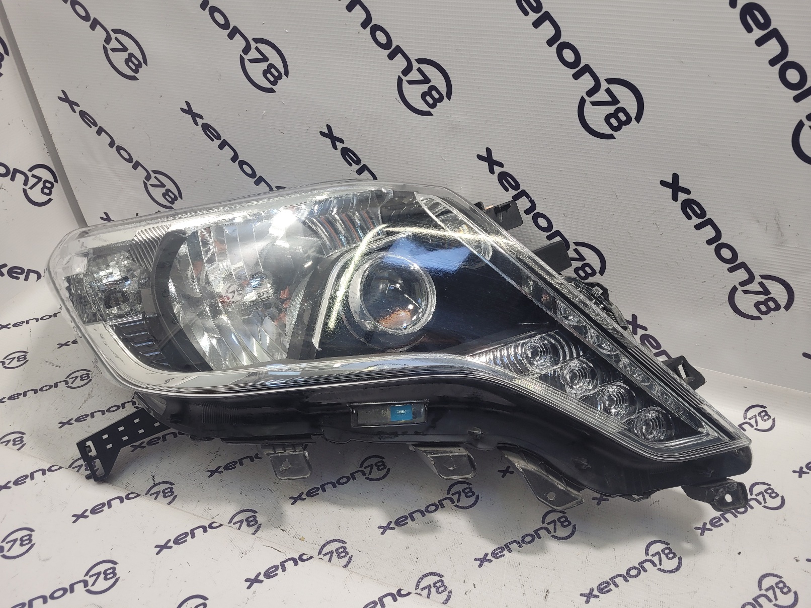 Фара Toyota Prado LC150 рестайлинг  LED правая 8114560J20 8990860030