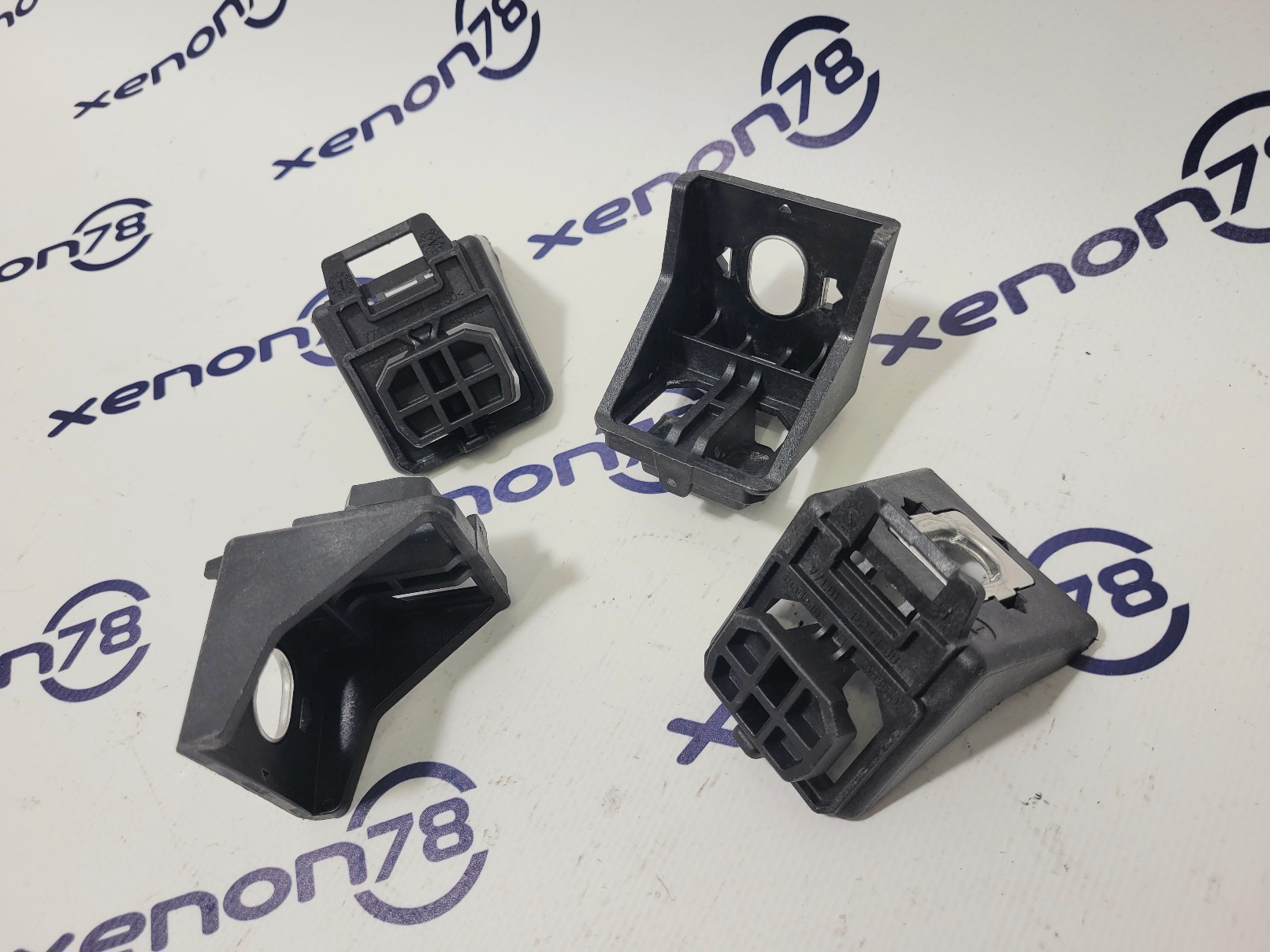 Крепление фар Audi Q7 4M 4m0941453 ZKW 77101 (1 шт.)