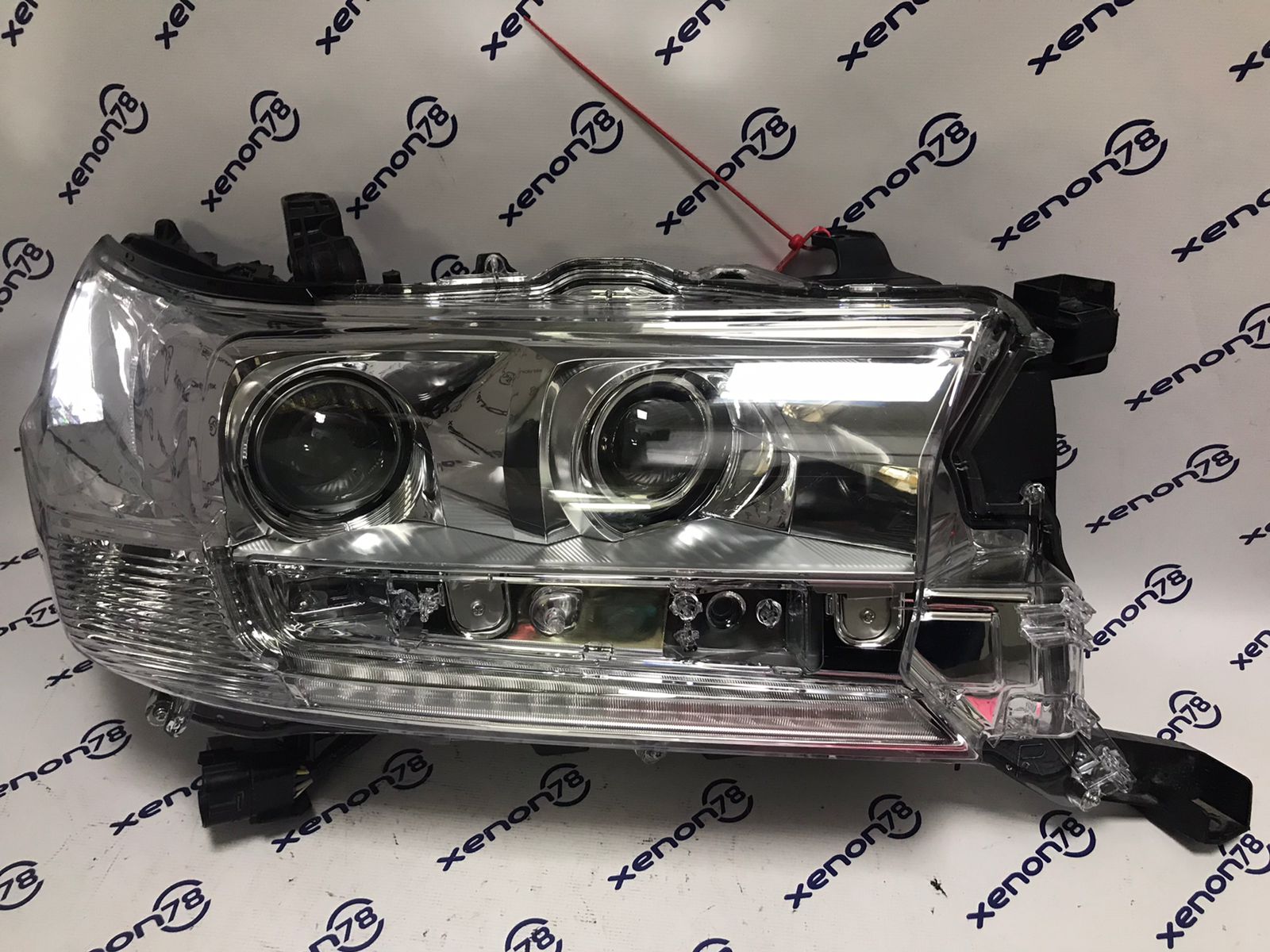 Фара Toyota LC200 LED (16-21г.) правая 8110560K12 б/у (новое стекло) 83176394