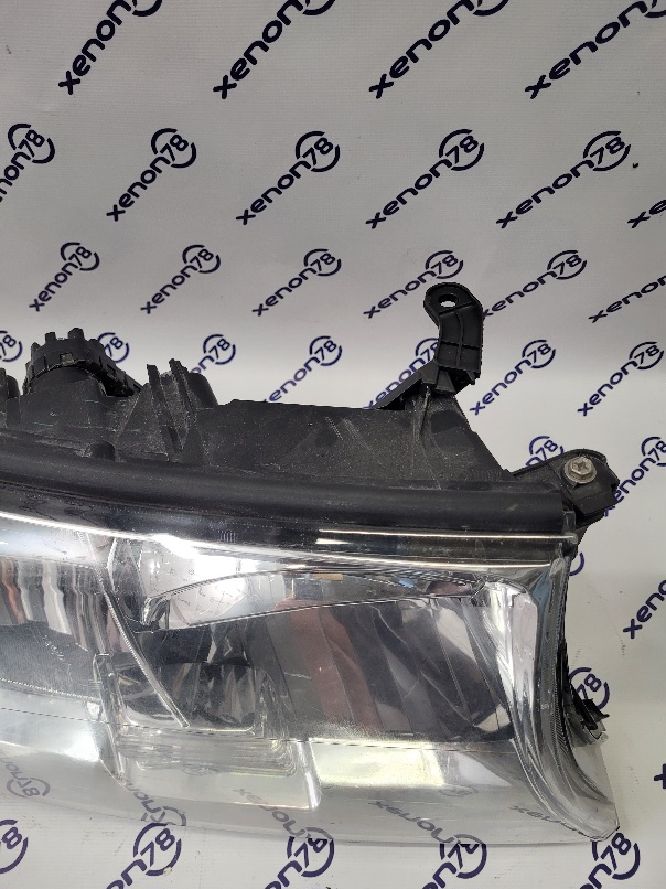 Ремкомплект корпуса фар Toyota LC200 (08-15г.) верхнее крепление