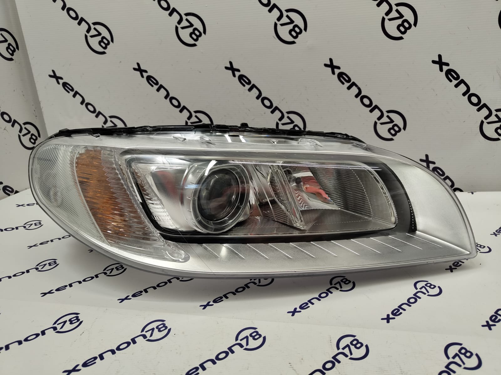 Фара Volvo XC70 15г.правая 31420014 БУ(без ст.,бл и ламп D1s)ZKW П1-19-3														без бл.и ламп 
