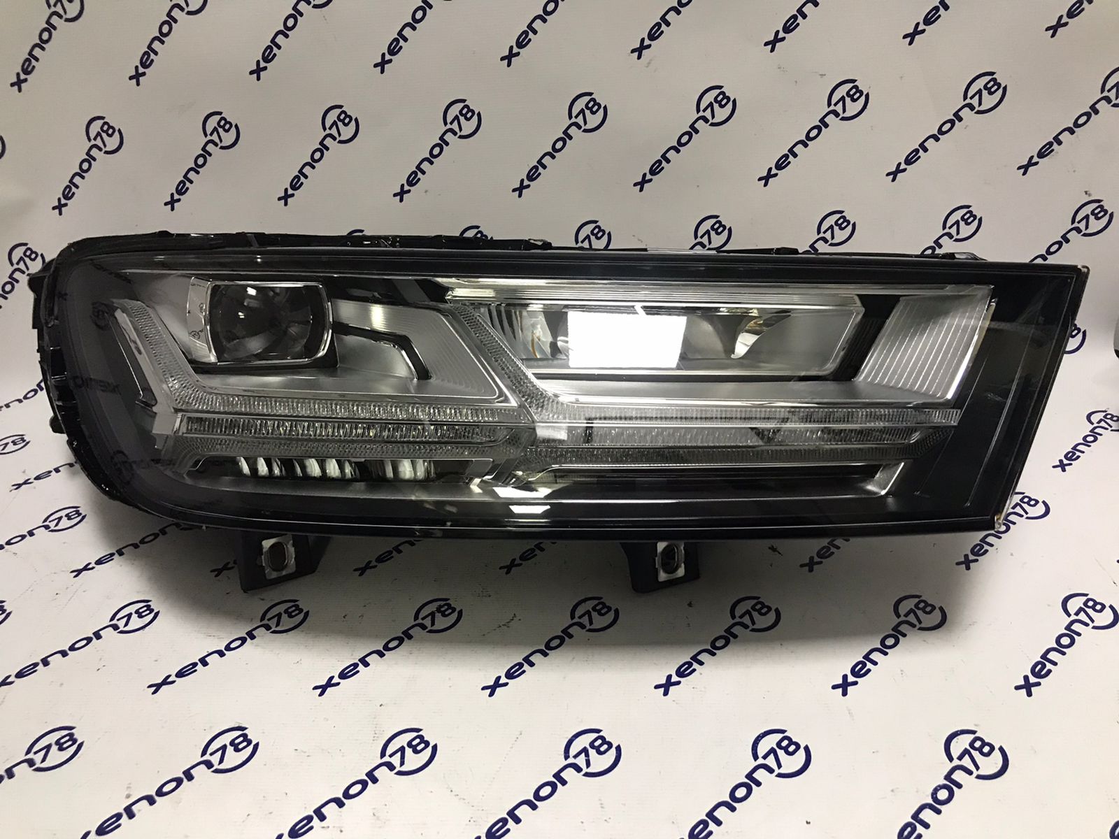 Фара Audi Q7 (2) правая 4M0941034 БУ 17г. 28/30 (новое стекло)