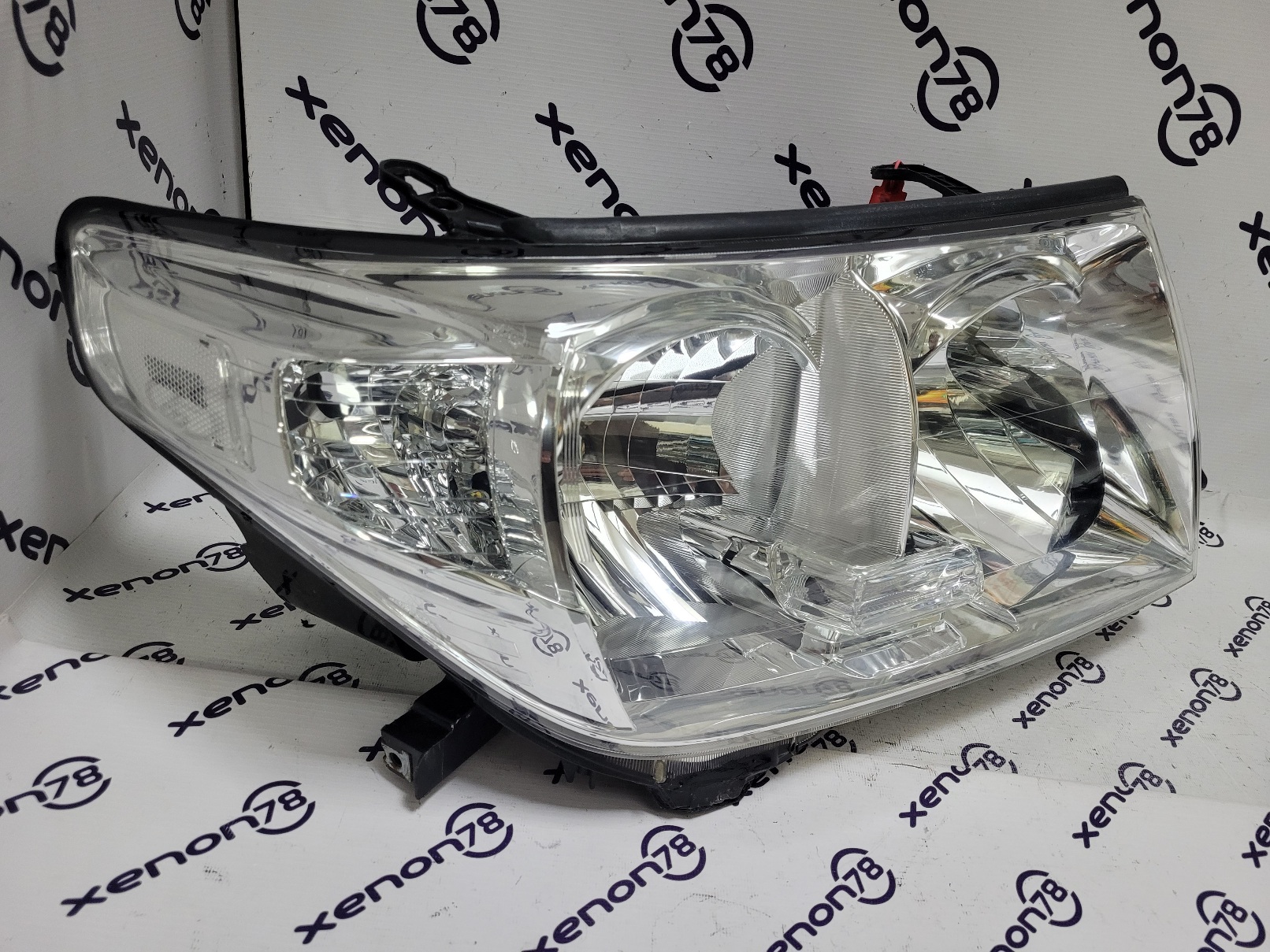 Фара Toyota LC200 (07-11г.) правая 8113060D10 БУ П1-21-2