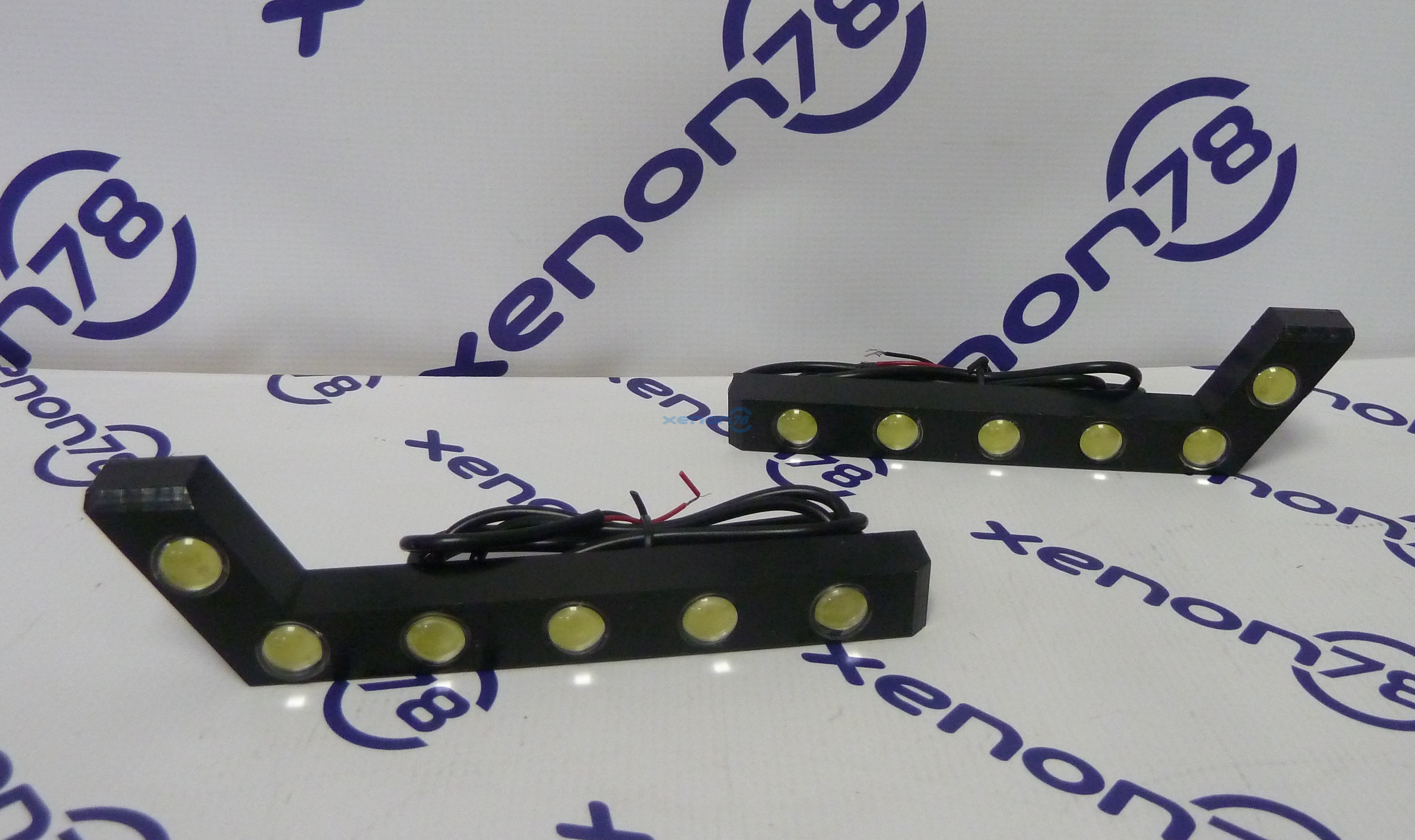 Светодиодные фонари DRL 6HP (6x1,5W) 6000K 12V black (угловые) 135x15x15 мм накладные (комплект)