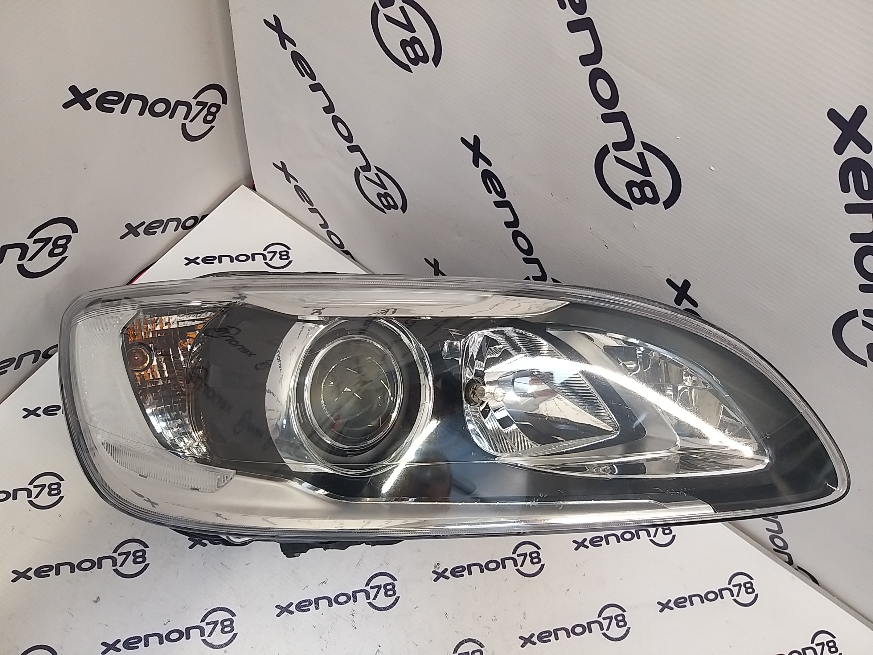Фара Volvo S60(v60) 17г.правая.31698825 Valeo  б/у(полировка) П13-4