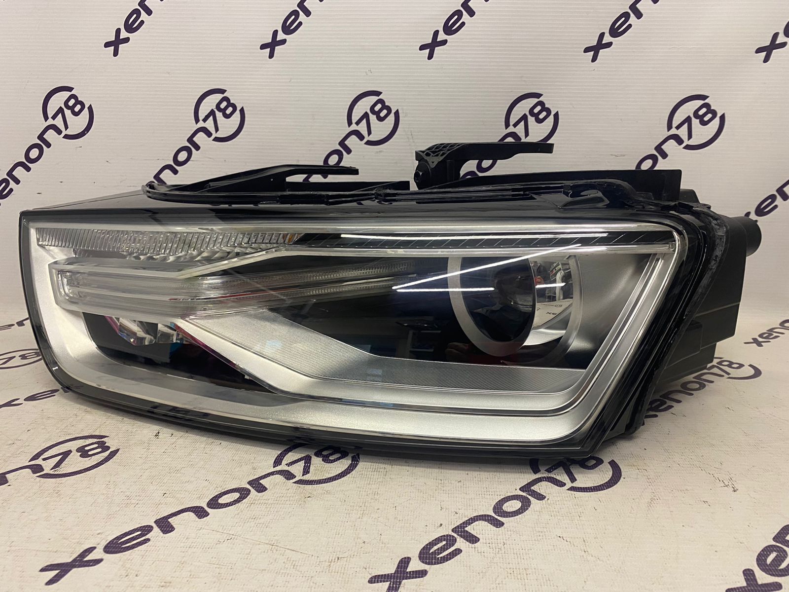Фара Audi Q3(1рест.) левая 8U0941005 D3s+LED  б/у 14г. новое стекло П1-17-5