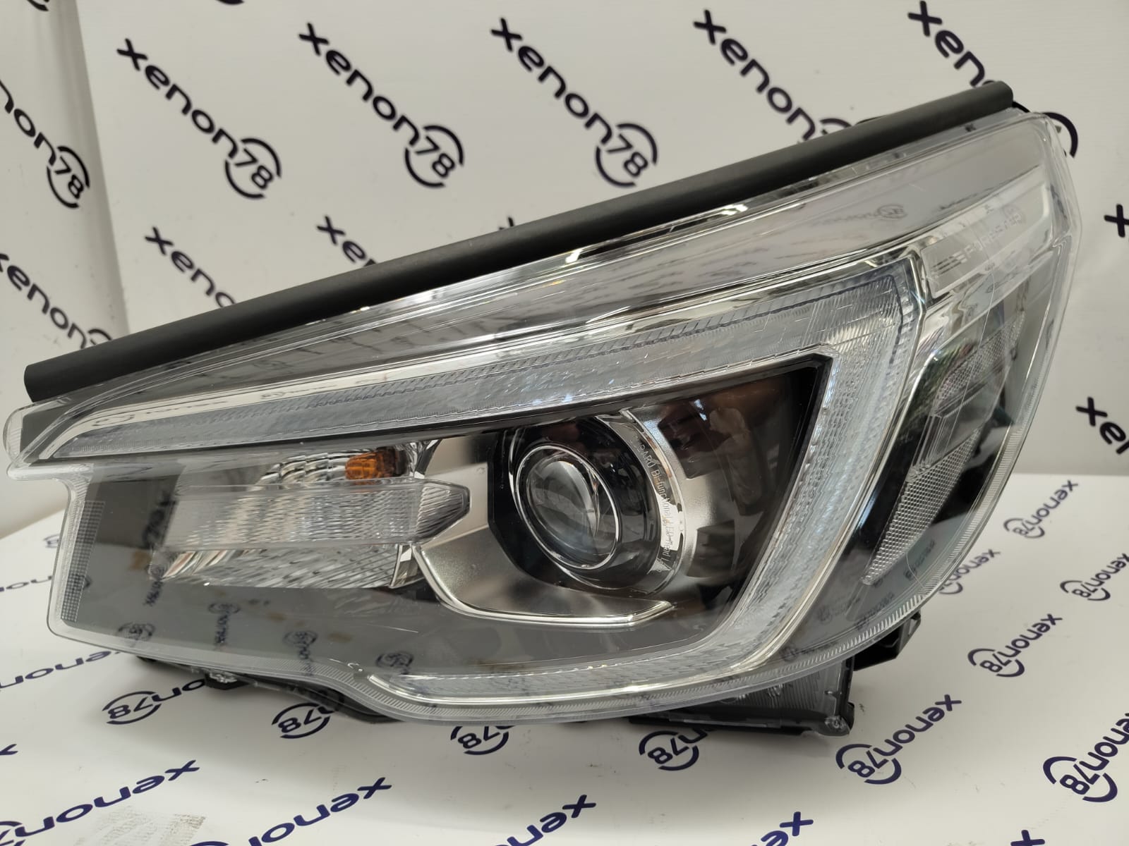 Фара Subaru Forester 4рест.2 (LED дхо) Правая 84002SJ051  БУ 20г. П1-