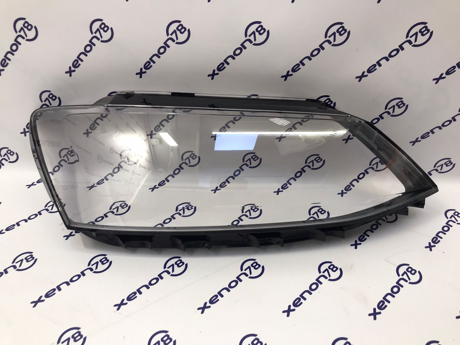 Стекло фары Volkswagen Jetta 6 (10-17г.) правое 						