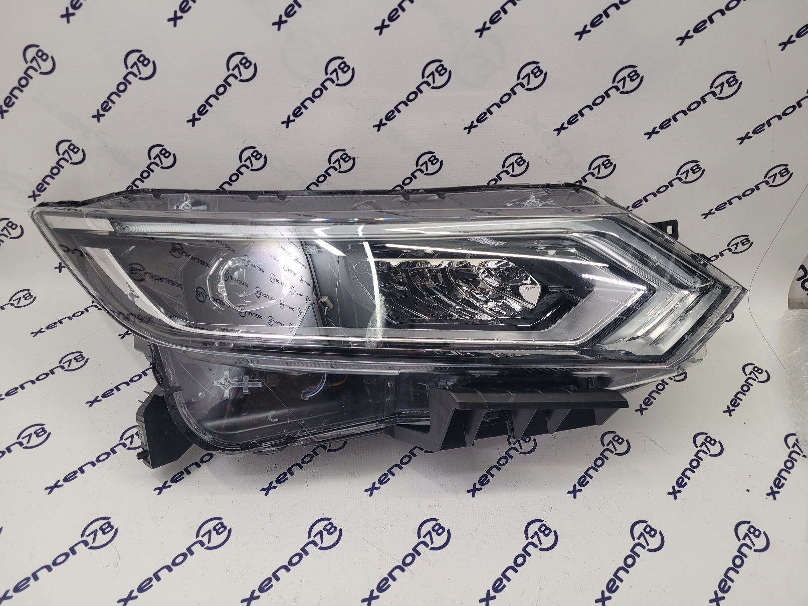 Фара Nissan Qashqai 2 рест. LED правая 26010HV05B б/у 19г.П1-8-2