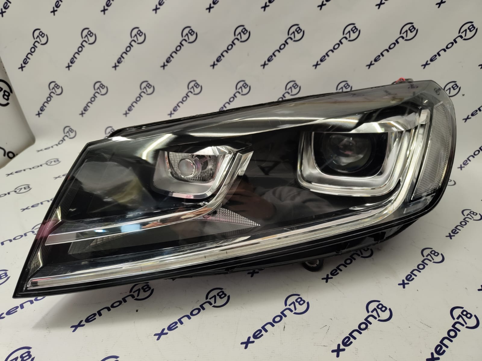 Фара VW Toureg 16г. левая 7P1941033(1ZT 010328-01)БУ новое стекло, без лампы D3s и блоков П1-7-3