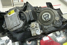 Ремонт креплений и корпуса фар - Toyota Camry (2013)