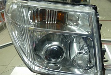 Установка биксеноновых линз Zumato 2.8" под цоколь D2S в фары Nissan Pathfinder R51